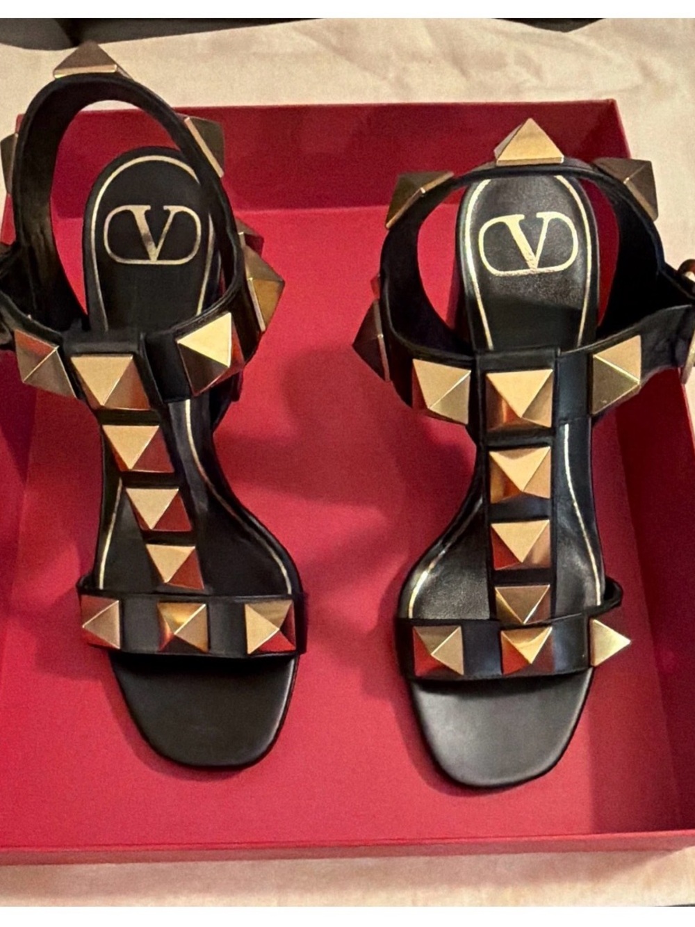 Valentino Garavani Rockstud Black Leather Sandals With Ankle Strap size35.5 NEW